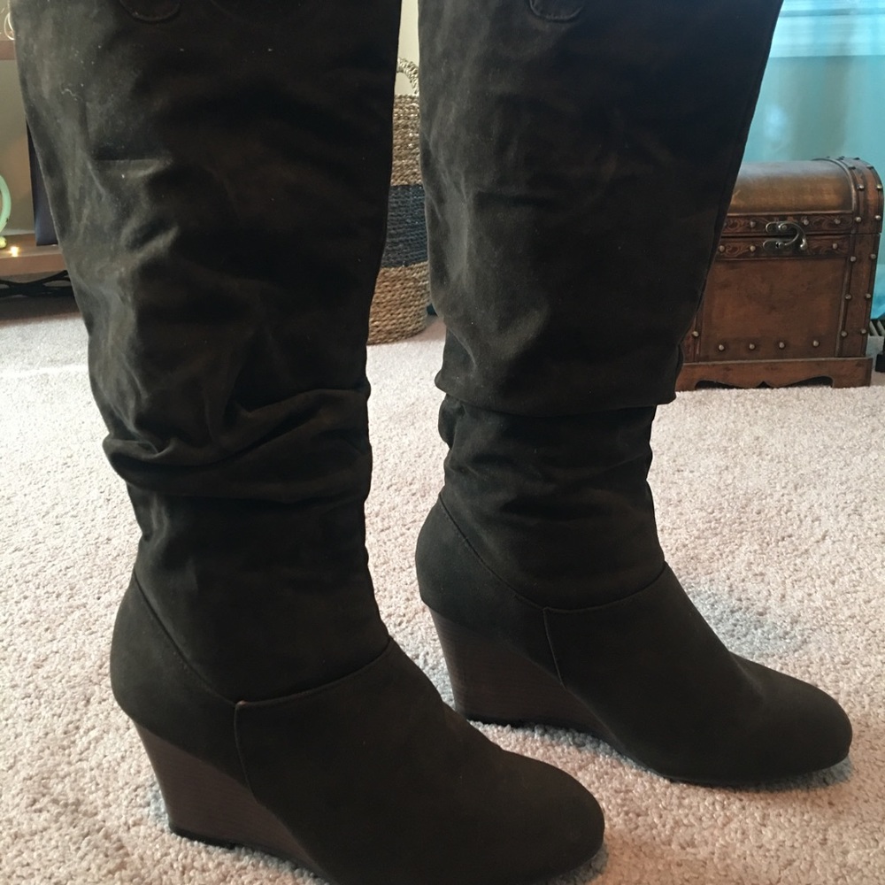 Women’s Brown Suede Rampage Swift 1 Wedge Boot, Size 8 1/2